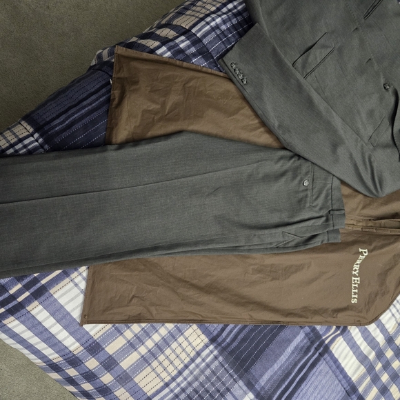 Perry Ellis 2 piece mens suit - Picture 2 of 5